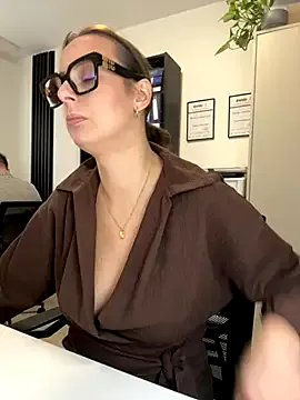 Hii_Lolla on StripChat 