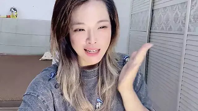 Freechat Holiland on StripChat