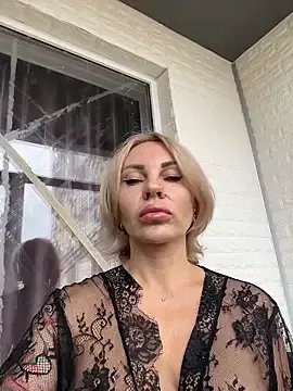 Freechat Hotnessi on StripChat