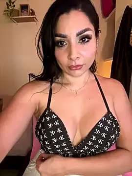Freechat laemmarouse on StripChat