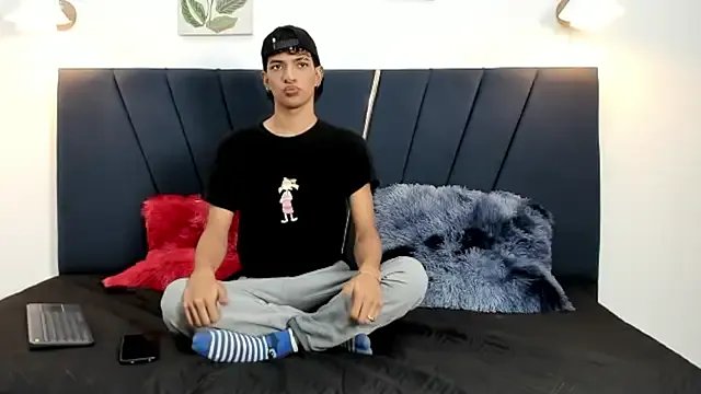 Freechat maicol_cum23 on StripChat