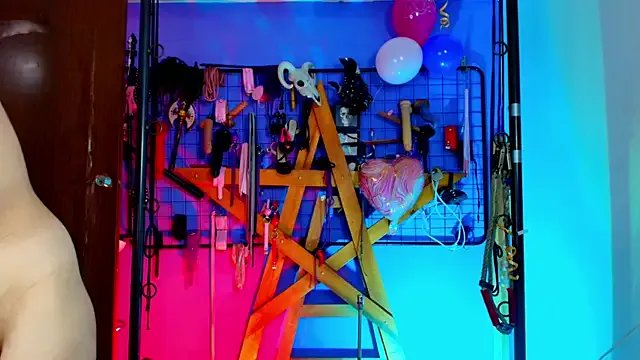 Freechat Misstresss_aurora_bdsm on StripChat