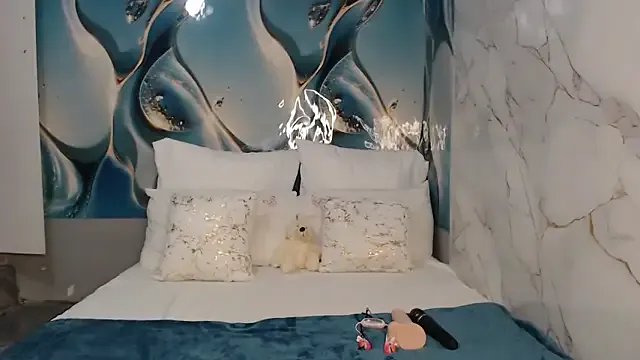 Freechat MystiqueTeee on StripChat