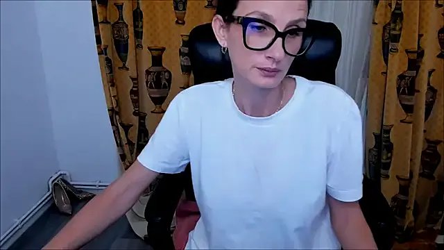 Freechat NaughtyWifey1 on StripChat