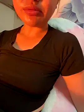 Freechat Nhi999 on StripChat