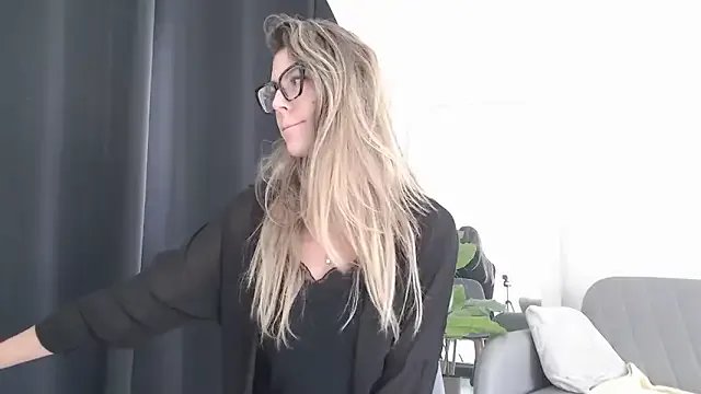 Private nicole_98 on StripChat