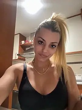 Freechat Noeliagglow on StripChat