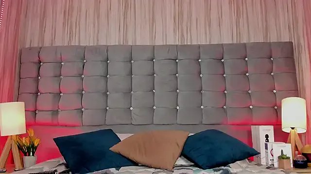 Freechat Poacahontasfg on StripChat