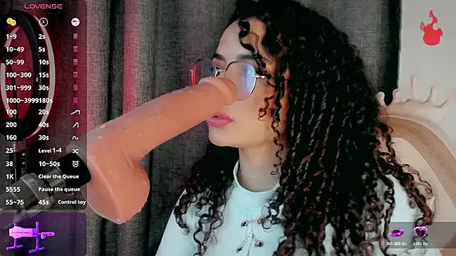 Freechat Queen_Deepthroat on StripChat