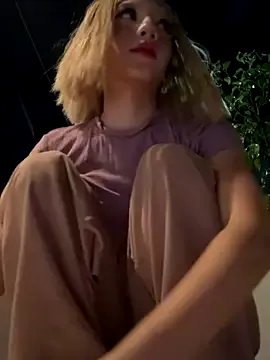 Group SweetBunnyGF on StripChat