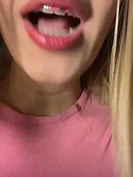 Group SweetBunnyGF on StripChat