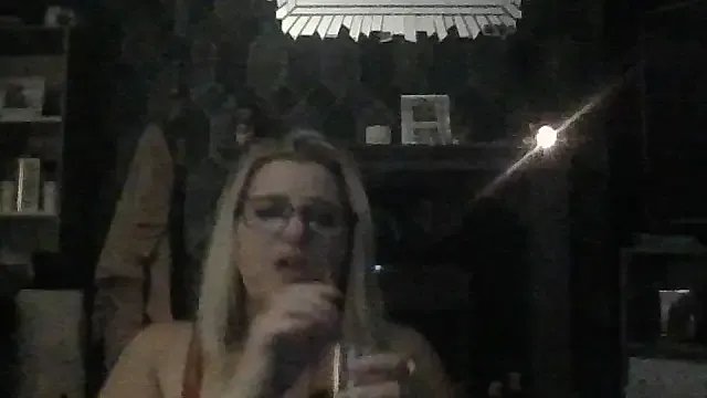 Freechat SweetXCandyX on StripChat