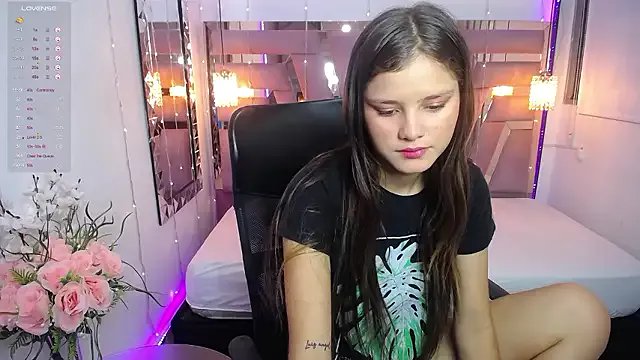 Freechat Trianna__ on StripChat