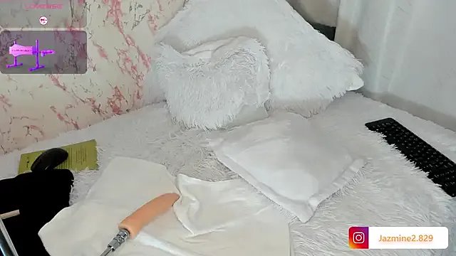 Freechat UrNewFantasy on StripChat