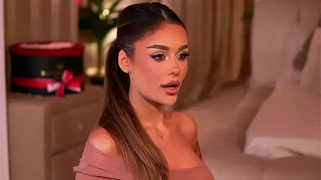 Freechat YasmineShaw on StripChat