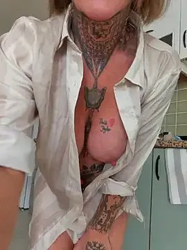 Group YourMommyBlair on StripChat