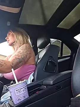 Group YourMommyBlair on StripChat