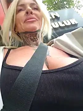 Group YourMommyBlair on StripChat