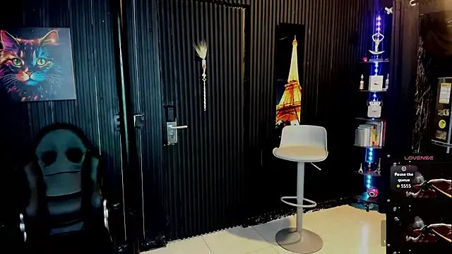 Freechat ZhoeStrong on StripChat