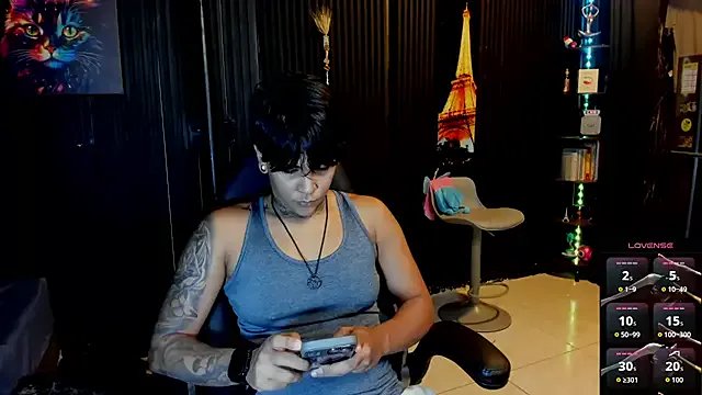 Freechat ZhoeStrong on StripChat