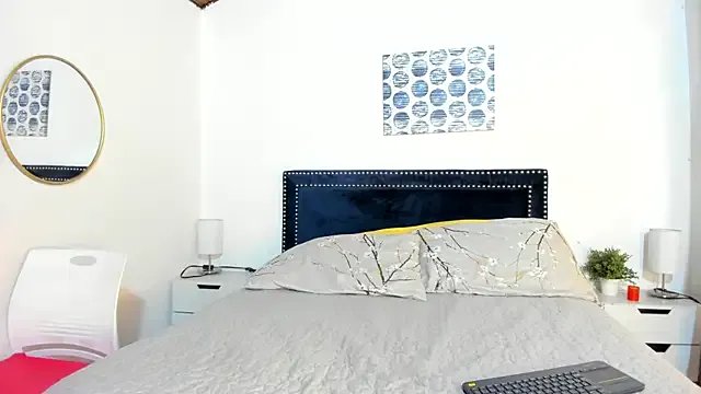 Freechat ZulyMichels on StripChat