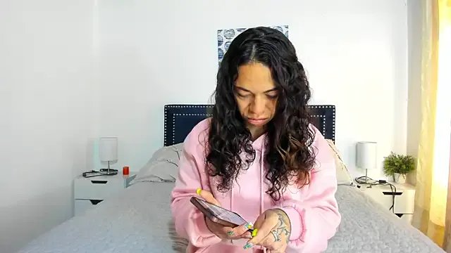 Freechat ZulyMichels on StripChat