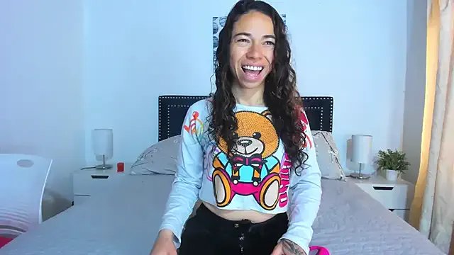 Freechat ZulyMichels on StripChat